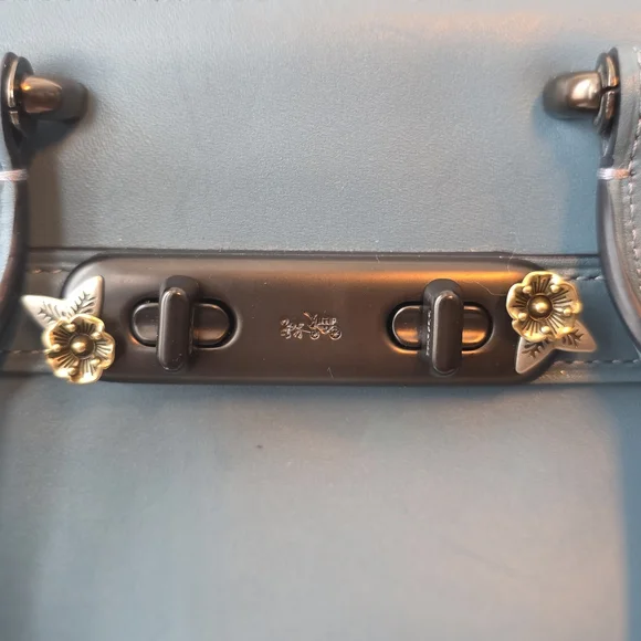 Coach Swagger With Tea Roses - Picture 8 of 15